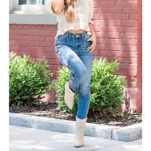 Like New Judy Blue Aztec Jeans